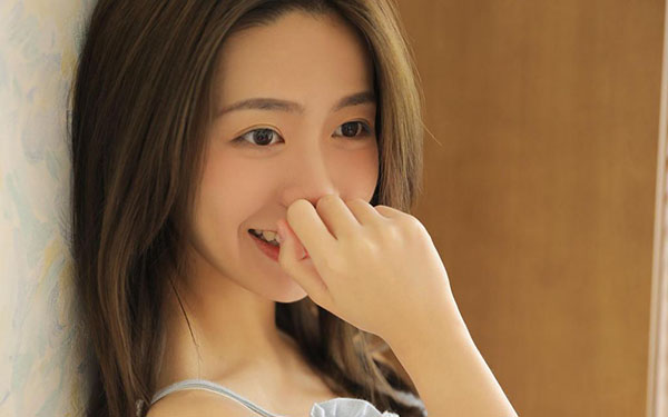 饥渴的漂亮女邻居HD