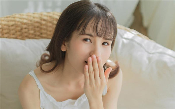 年轻的女教师4中文字幕