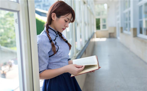 漂亮的女教师中字在线观看