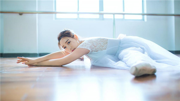 漂亮的女教师2中字在线