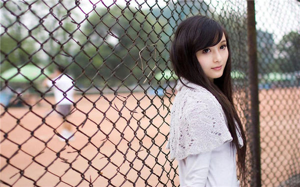 年轻的女教师4在线播放