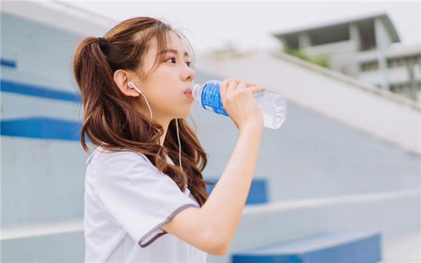 年轻的老师4未删减完整版