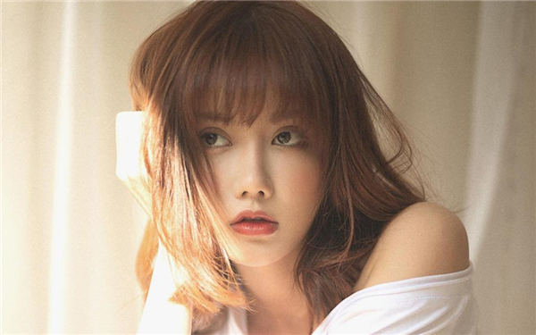 饥渴的漂亮女邻居HD