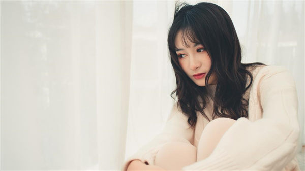 年轻的女教师HD中文