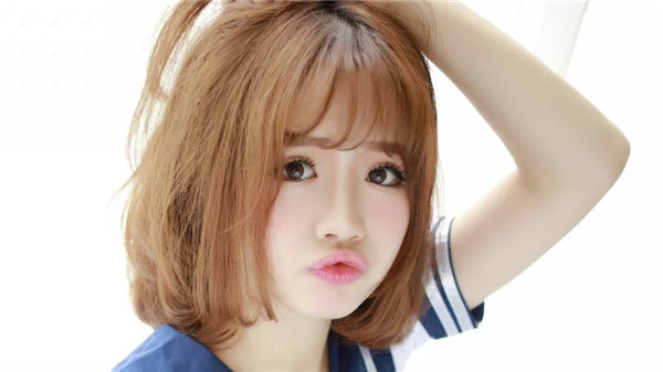 年轻的女教师2中文字