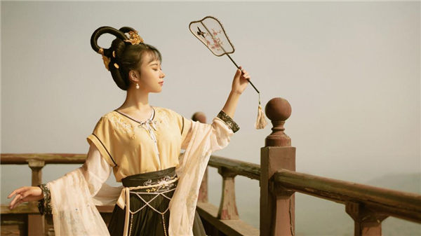 诱人的老师HD韩国电影