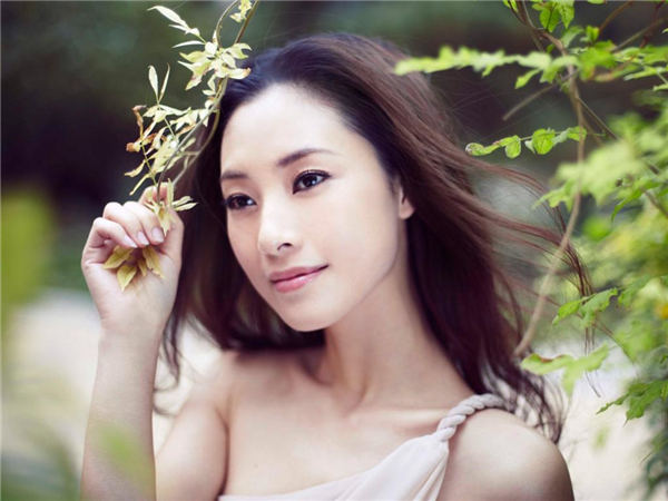 年轻的女教师4在线播放