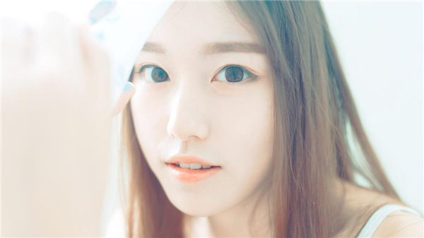 年轻的女教师HD中文