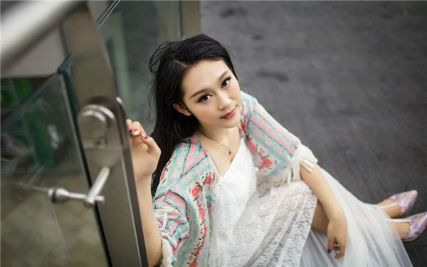 美女来了在线观看完整版免费