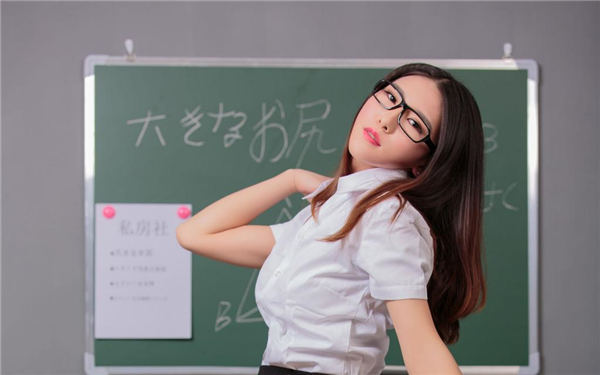 丰曼女教师中文字幕5