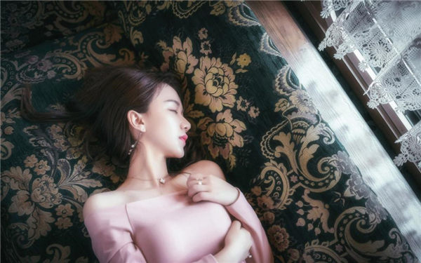 年轻漂亮女教师在线观看