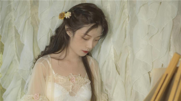 年轻的女教师HD中文