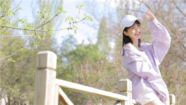 年轻的小婊孑2在线播放